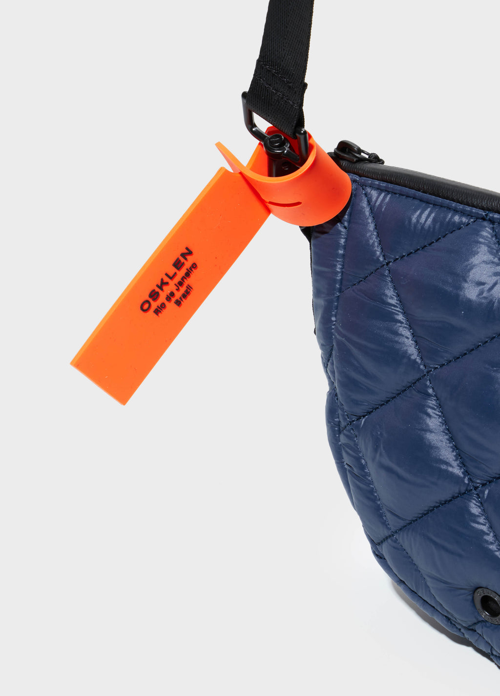 Bolsa Mini Andiroba Nylon Matelassê Marinho/Preto – Osklen – foto 5