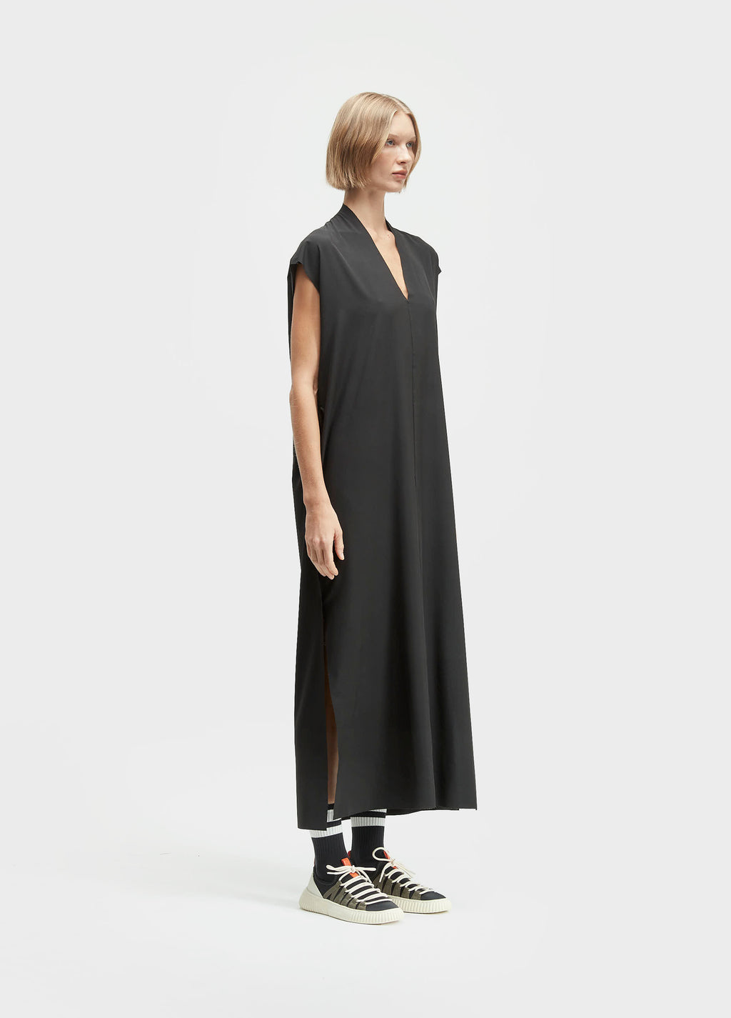 Vestido Sleeveless V Superlight Preto – Osklen – foto 2