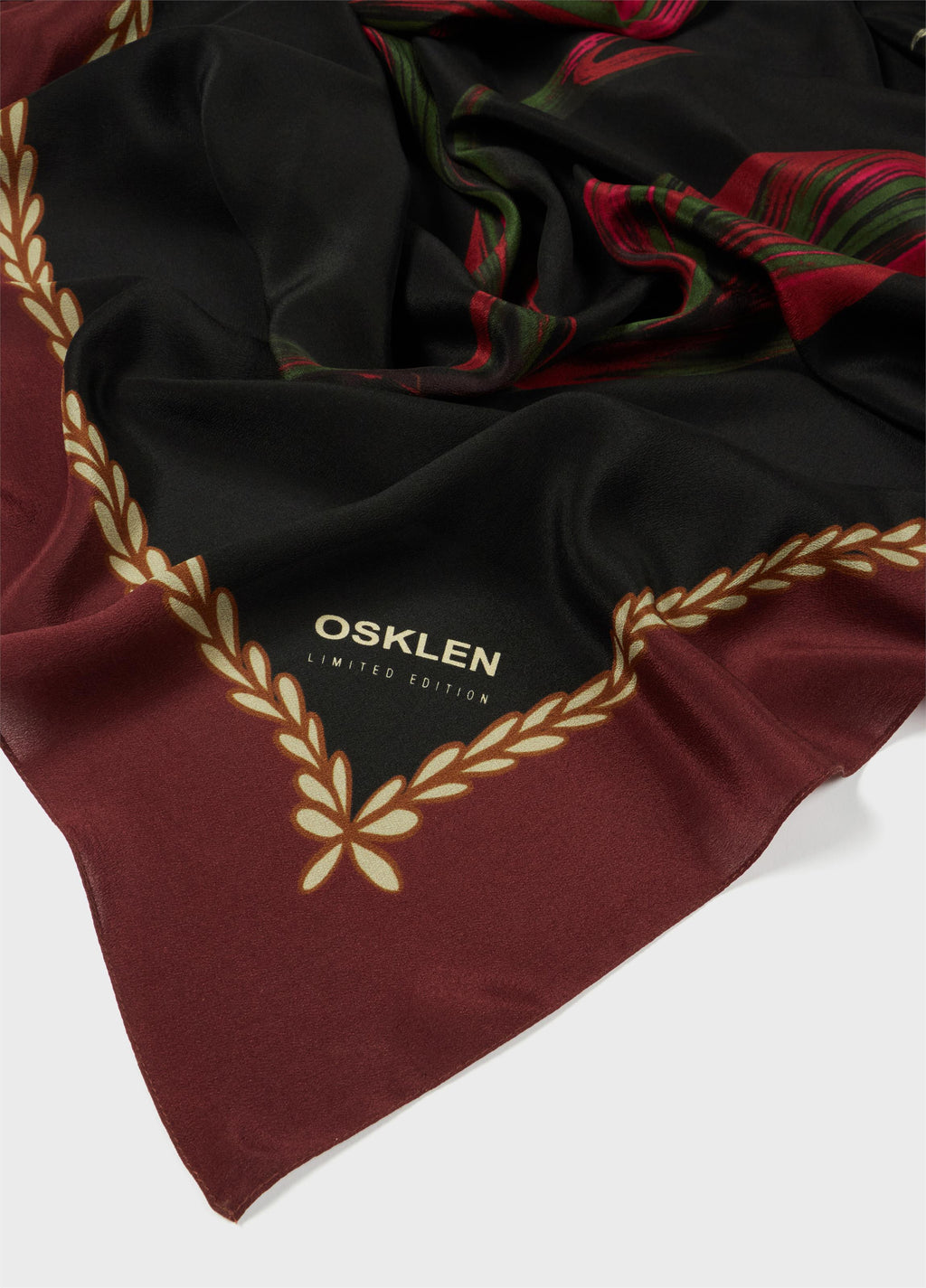 Lenço Louva Deus Preto Vermelho – Osklen – foto 3
