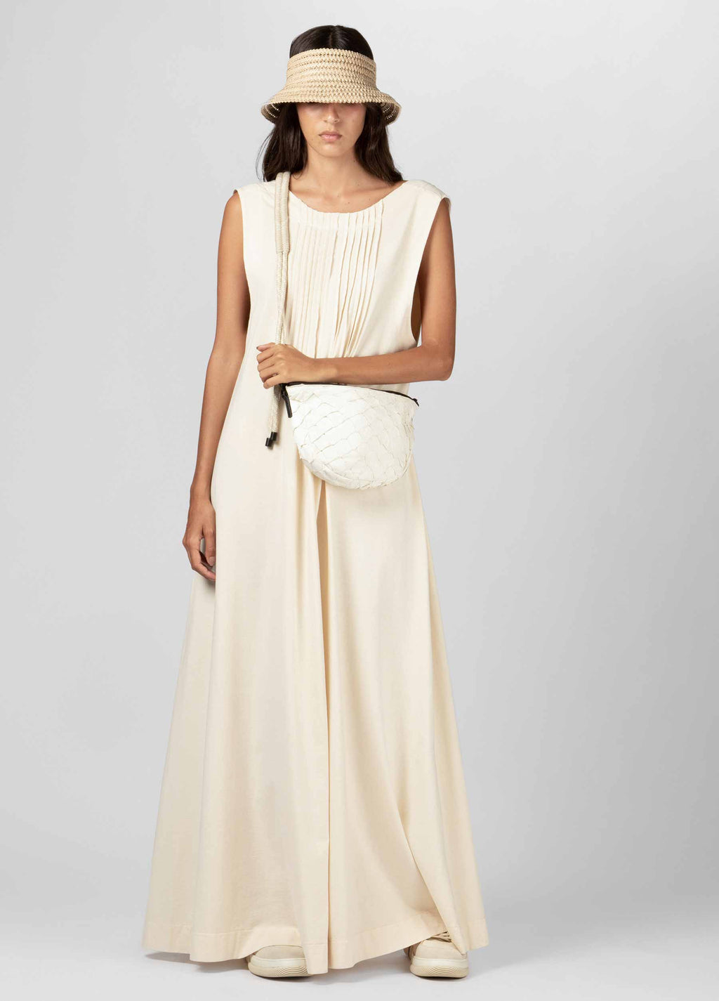 VESTIDO SLEEVELESS PREGAS