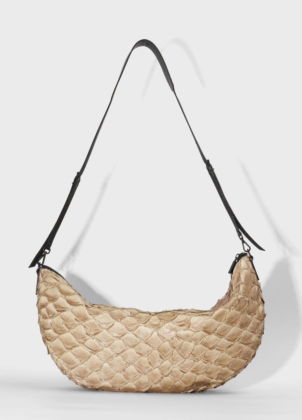 Andiroba Pirarucu Soft Bag Palha/Preto – Osklen – foto 1