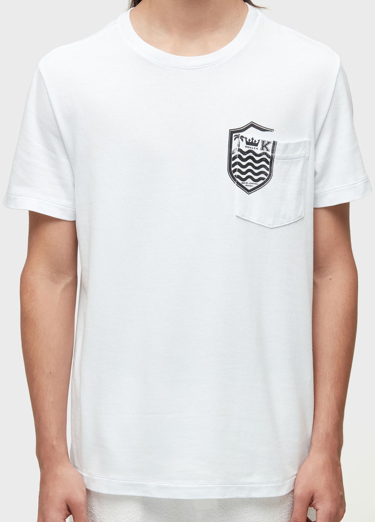 T-SHIRT BOLSO BRASÃO MC