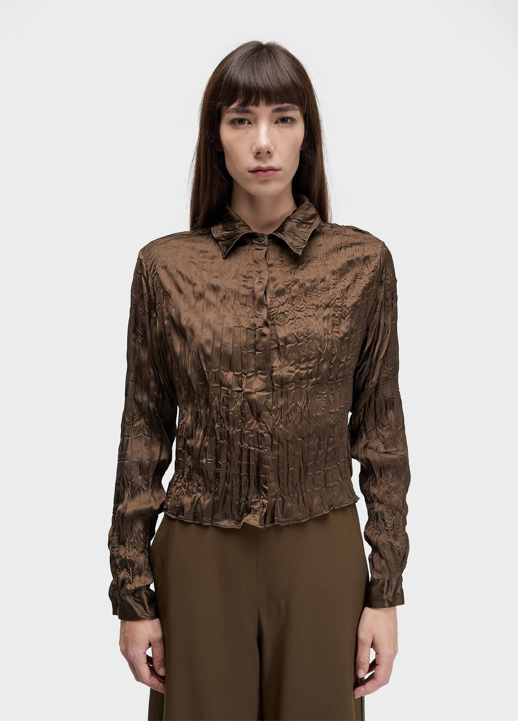 Camisa Cropped Wrinkled Satin Double Face Marrom Onix Preto – Osklen – foto 1