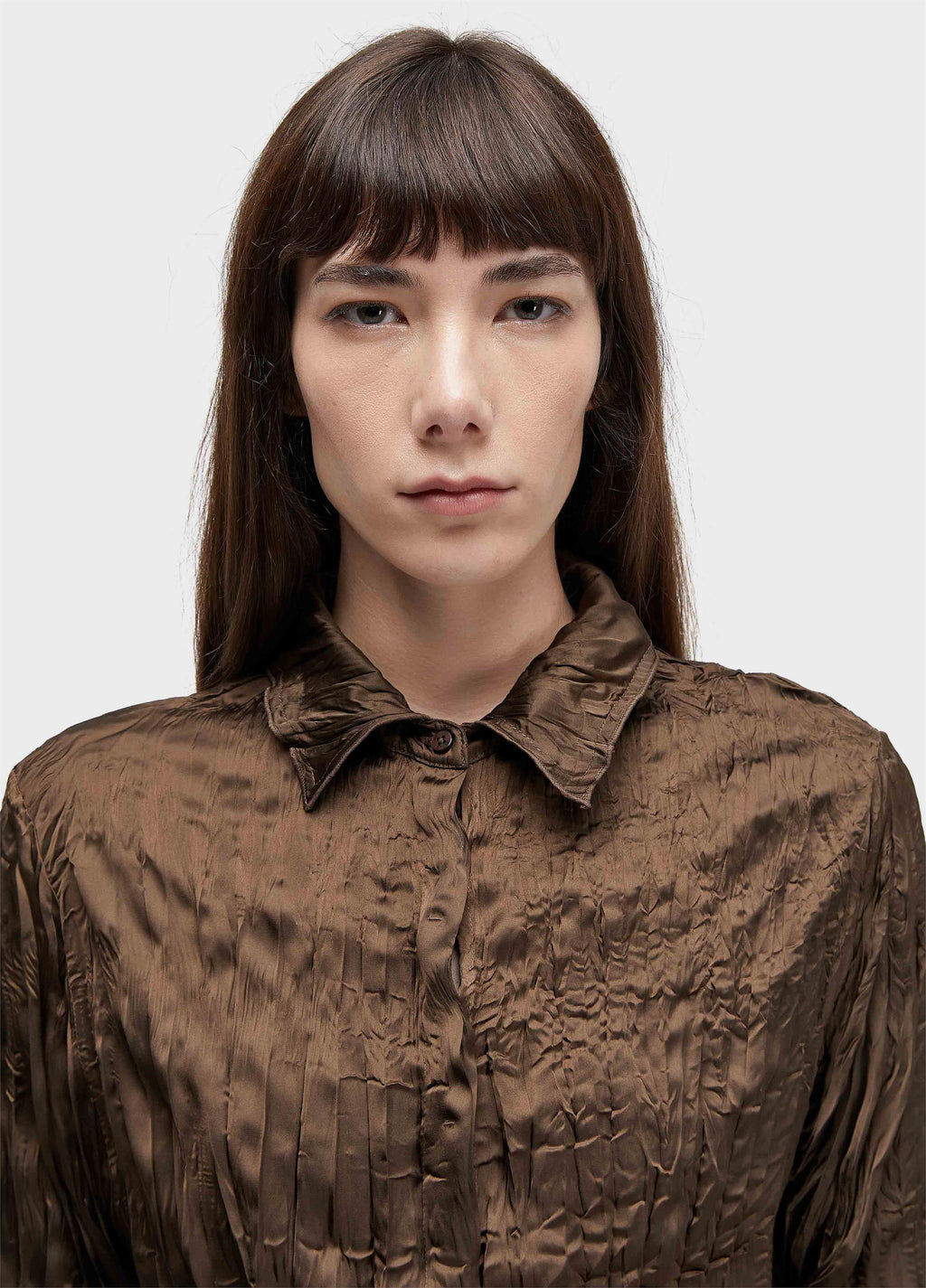 Camisa Cropped Wrinkled Satin Double Face Marrom Onix Preto – Osklen – foto 4