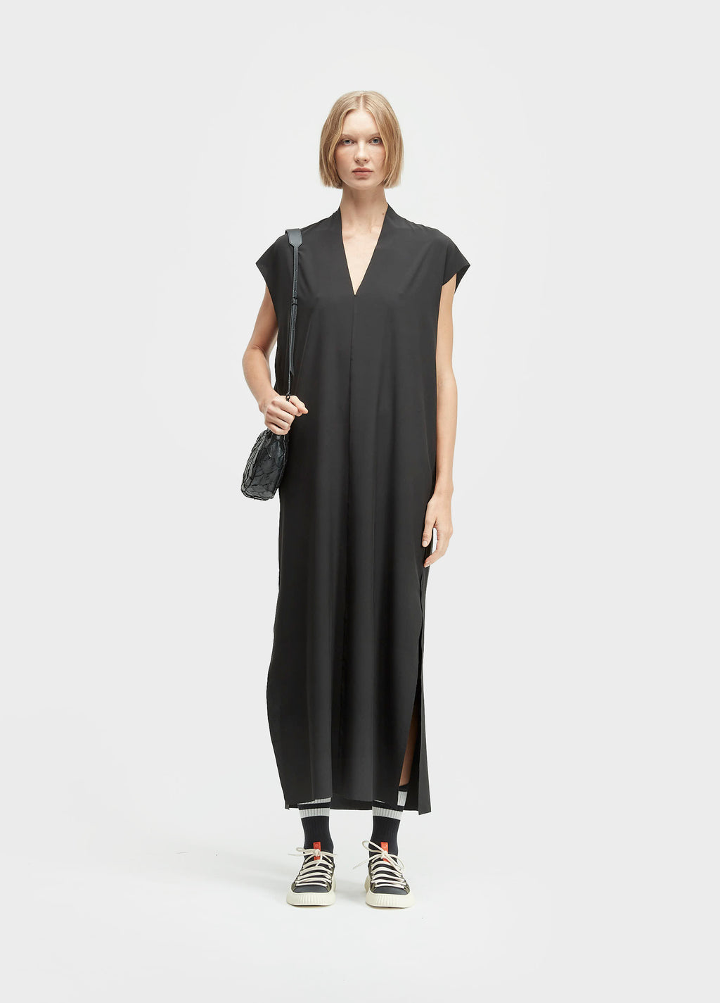 Vestido Sleeveless V Superlight Preto – Osklen – foto 1