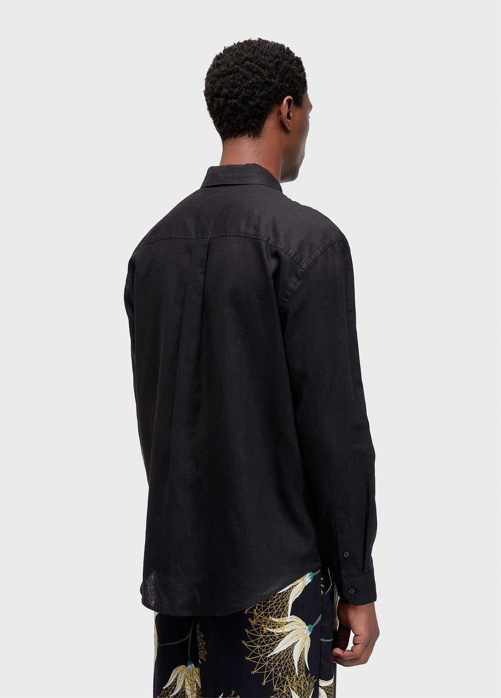 Camisa Linen Bordado Louva Deus ML Preto – Osklen – foto 4