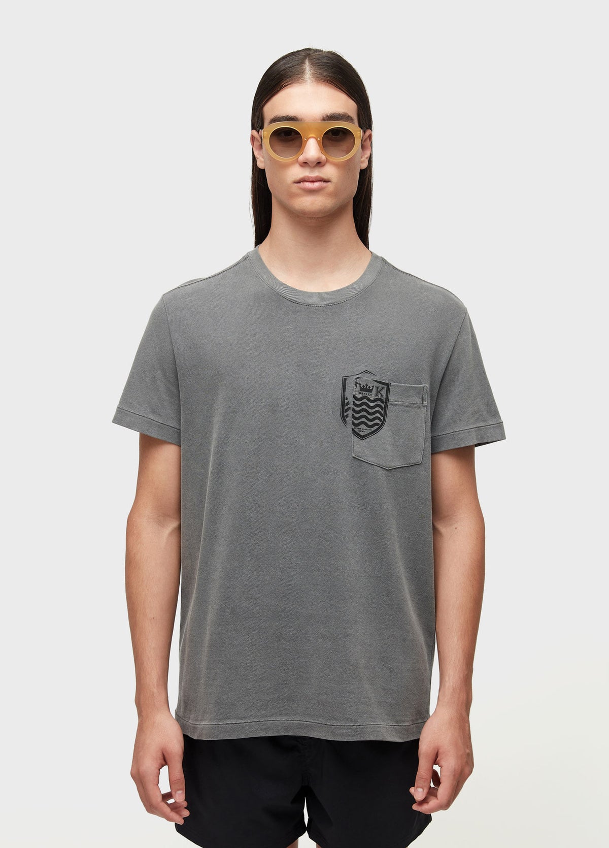 T-SHIRT BOLSO BRASÃO MC