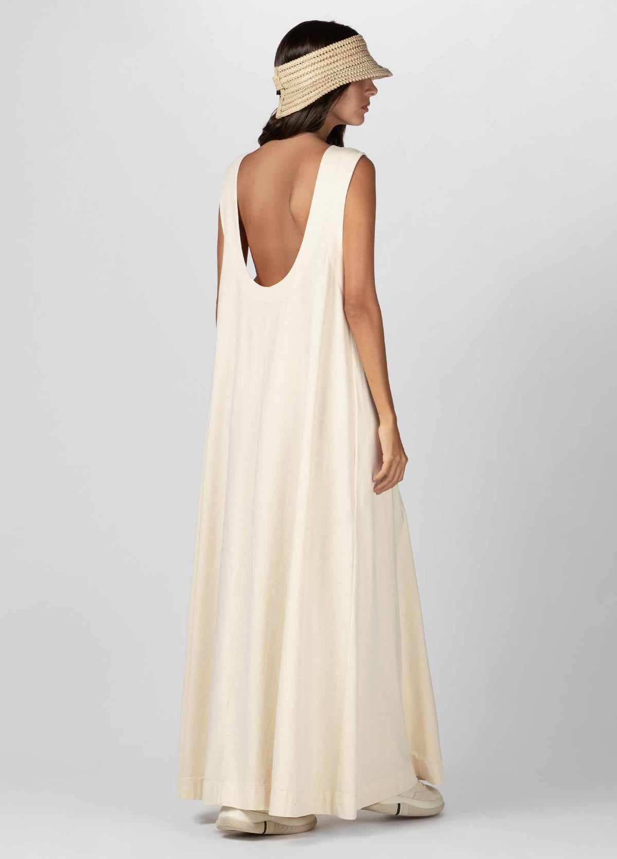 VESTIDO SLEEVELESS PREGAS