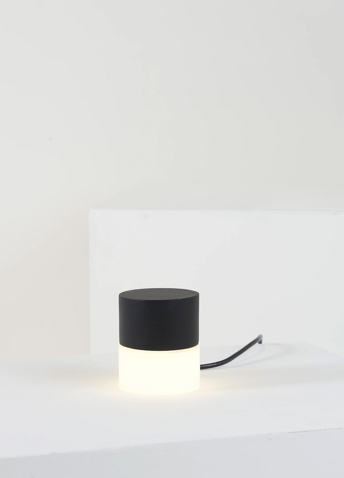 Luminária Peso PP Ebanizado – Iludi Design – foto 1