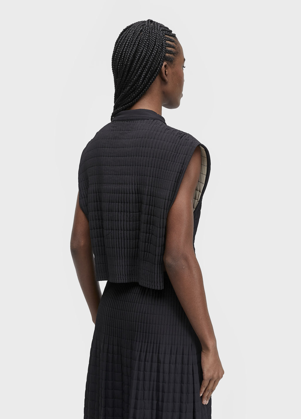 Colete Plissé Matelassê Curto Off-White/Preto – Osklen – foto 5
