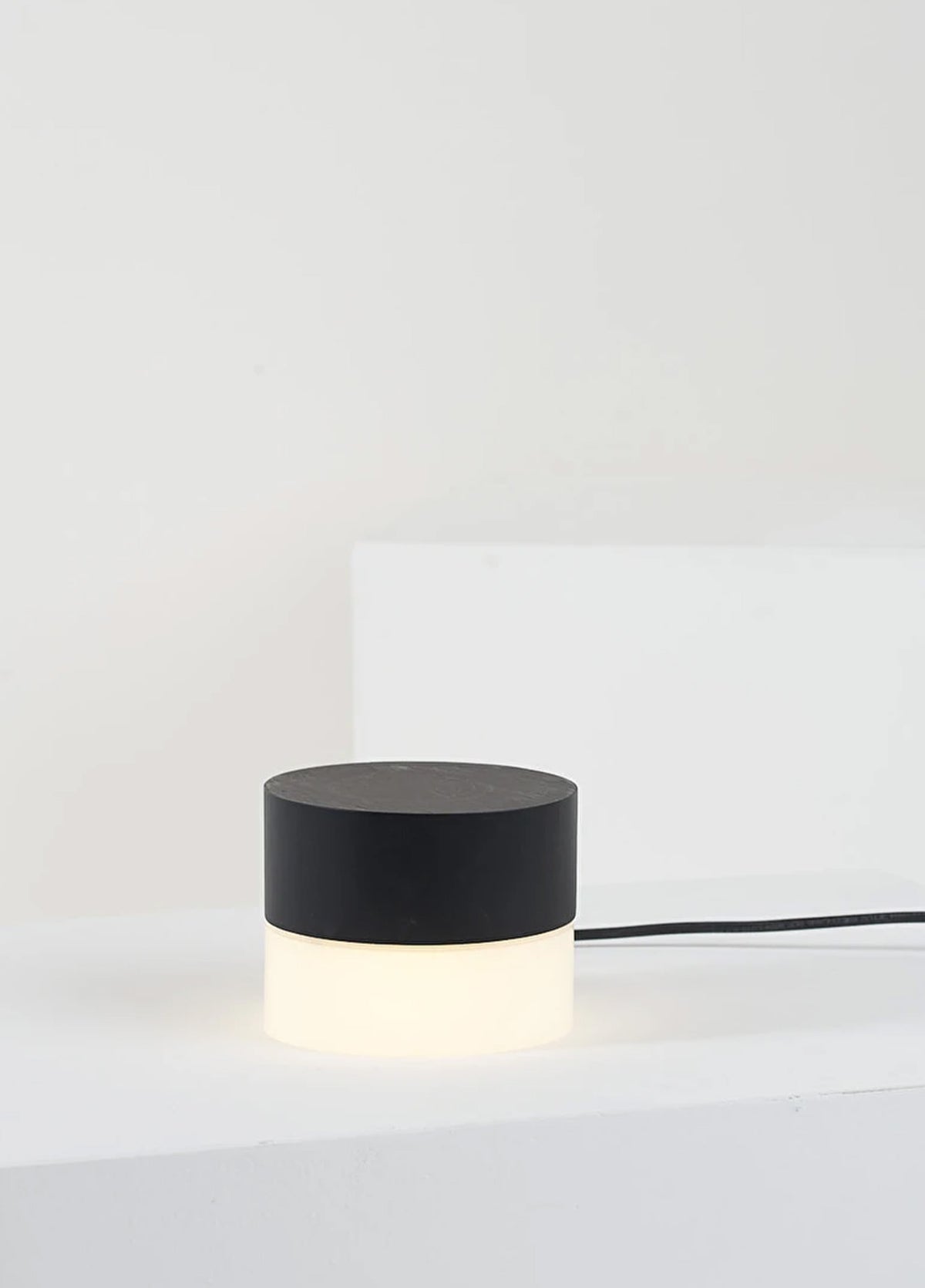 Luminária Peso P Ebanizado – Iludi Design – foto 1