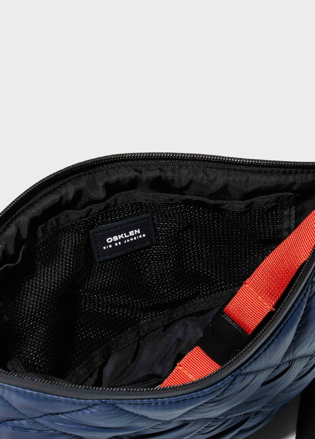 Bolsa Mini Andiroba Nylon Matelassê Marinho/Preto – Osklen – foto 4